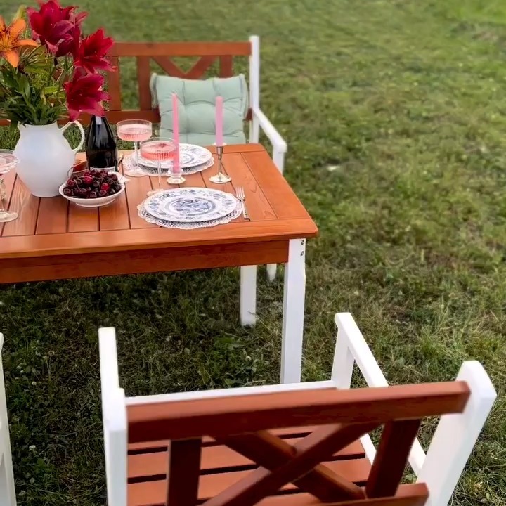 Магазин садовой мебели WOODO – стильная практичная мебель для сада.
Наша мебель отлично впишется в любое пространство, будь то сад, терраса, беседка или баня, и гармонично дополнит его.Вся мебель изготавливается в Беларуси на современном производстве. При производстве используется массив сосны, который после тщательной шлифовки покрывается атмосферостойкой пропиткой и лаком на водной основе, что делает мебель устойчивой к воздействиям окружающей среды.

@woodo.by