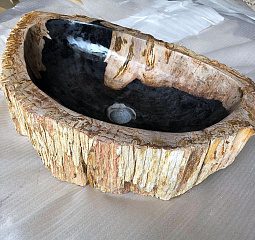 Элитная мебель из окаменелого дерева